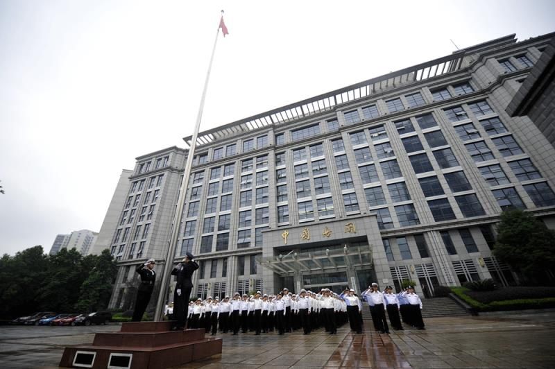 重庆海关举行2018年庆国庆升旗仪式