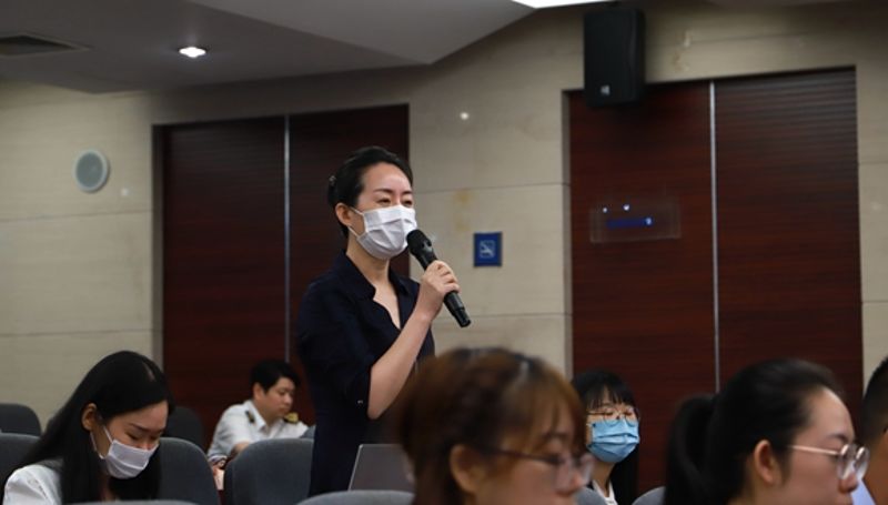记者现场提问2