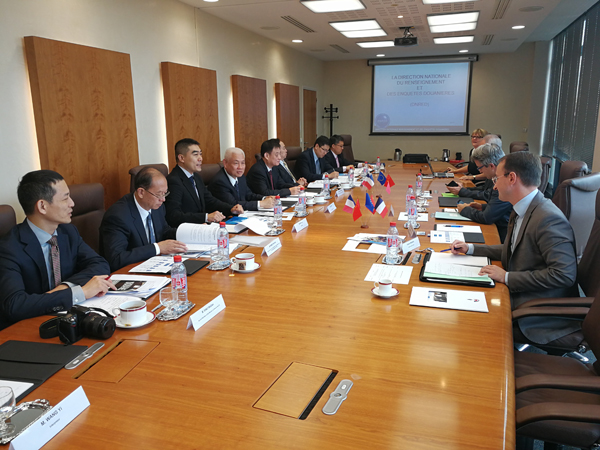 李国访问法国、罗马尼亚、英国三国海关(图)