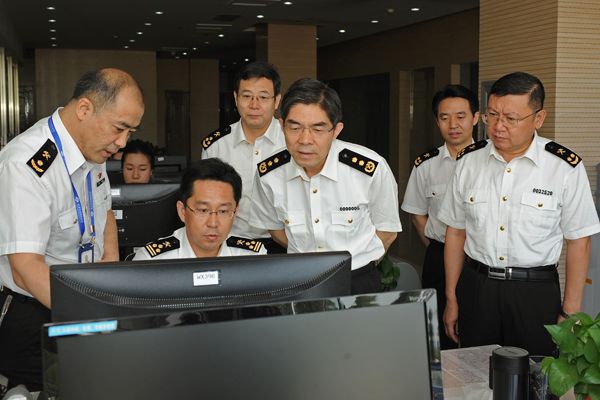王令浚到天津海关调研(图)