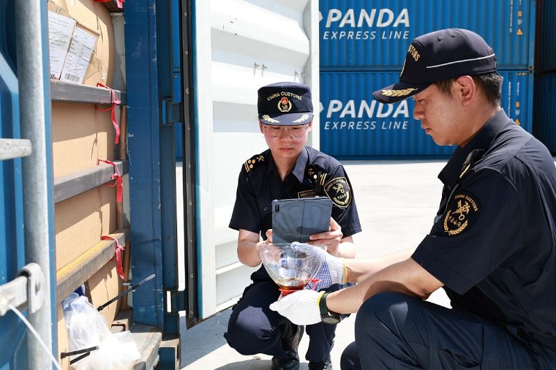 西安车站海关护航中欧班列进口食用油高效通关——守好百姓的“油瓶子”